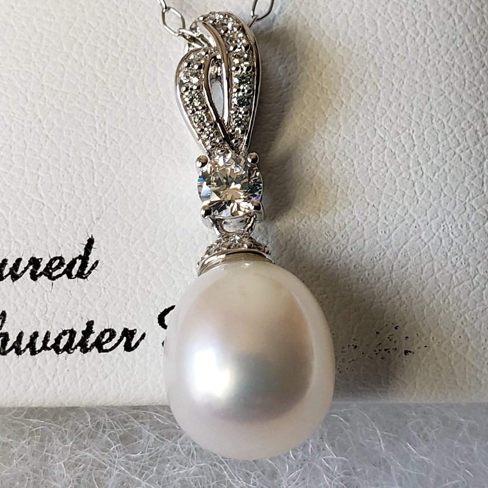 NWT Sterling silver oval freshwater pearl drop pendant